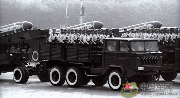 高清组图:1984年国庆35周年大阅兵_军事图片