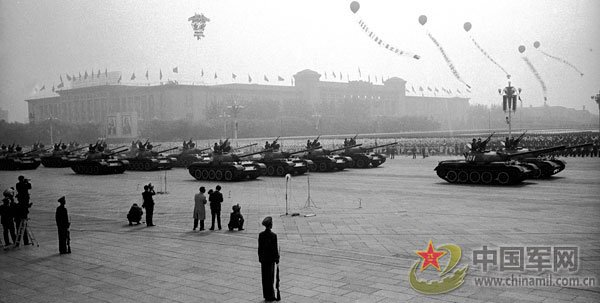 高清组图:1984年国庆35周年大阅兵_军事图片