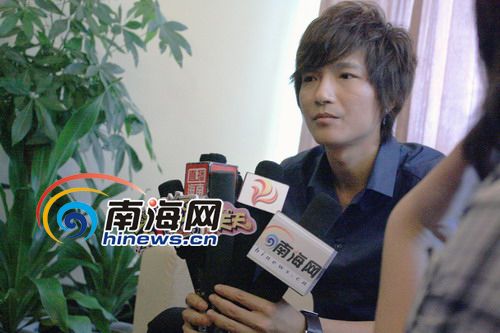 解约风波后陈楚生首回家乡谢父老(组图)