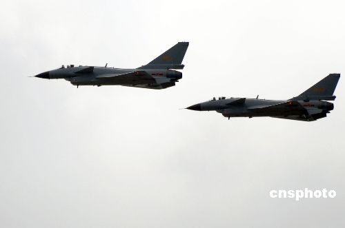 梁光烈:解放军装备基本看齐西方发达国家