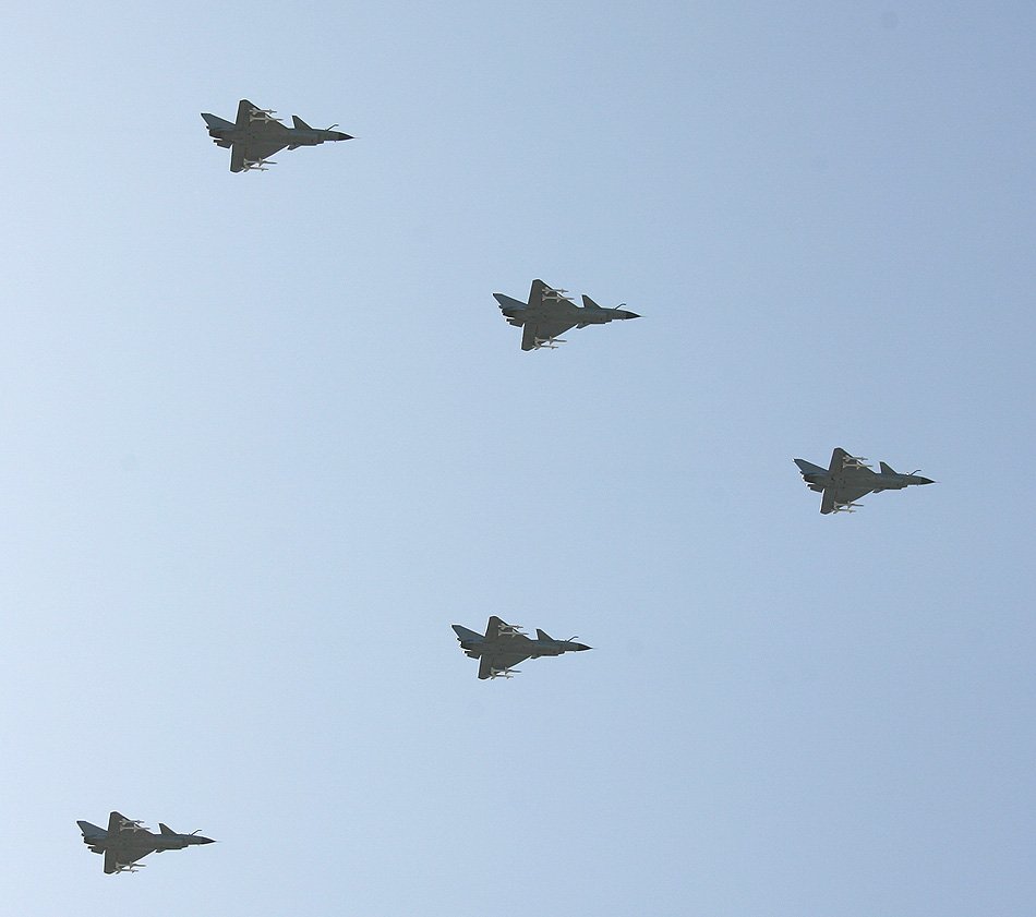 组图:南京军区武直10组成编队集体出动