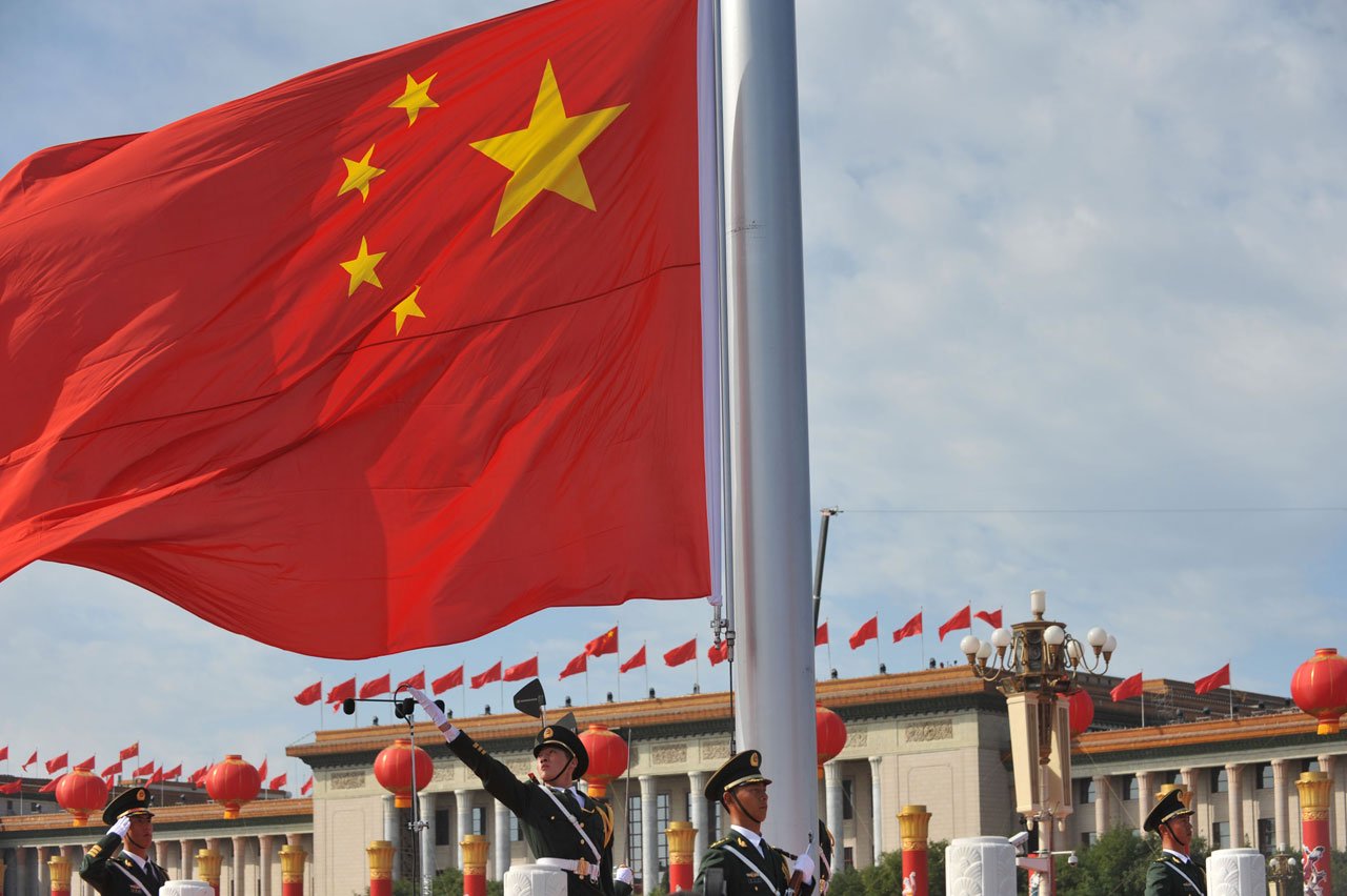 南华西骑楼街国旗飘飘迎国庆！有一种表白，叫“我爱你中国”—— -信息时报