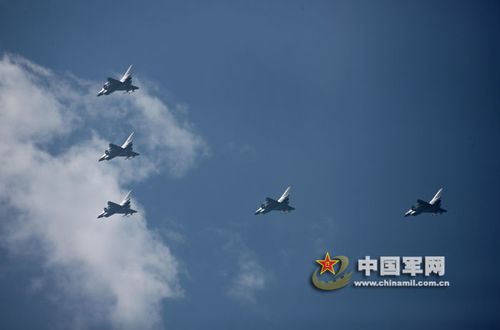 11时16分,歼10梯队通过天安门