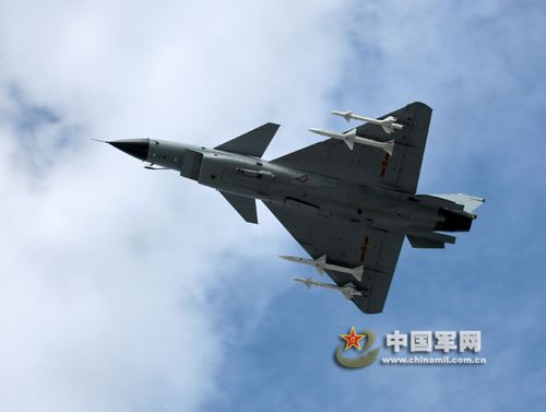 11时16分,歼10梯队通过天安门