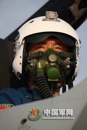 11时16分,歼10梯队通过天安门