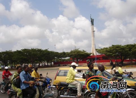 海南志愿者们在贝宁首都各司其职(组图)_海南