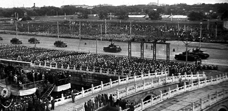 1949国庆大阅兵和2009国庆大阅兵有什么不同最好是分类列出来,急用