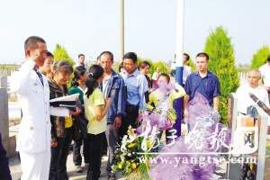 受阅士兵被隐瞒父亲死讯续:穿军装送别遗体
