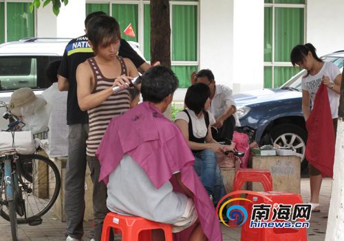 <em>理发师</em>街头免费剪发_海南_新闻_<em>腾讯网</em>