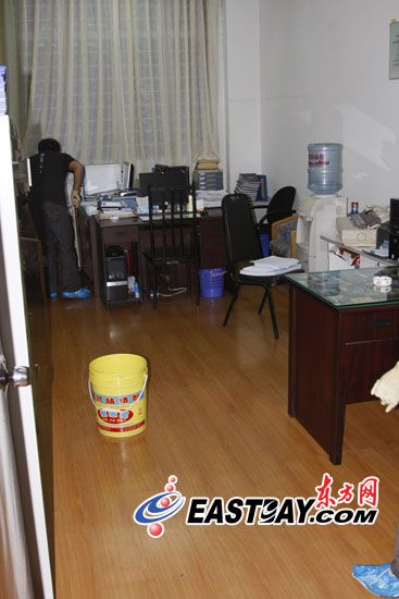 上海1名高校教师办公室内被刺身亡(组图)