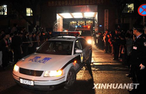 组图:“女老大”谢才萍等22人涉黑案一审结束