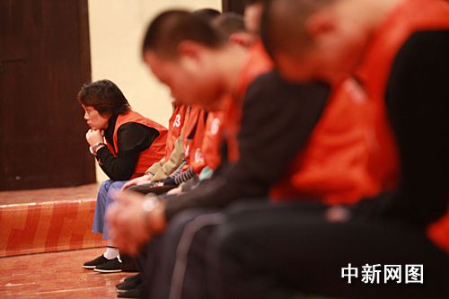 组图:“女老大”谢才萍等22人涉黑案一审结束