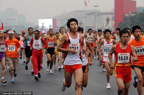 组图:北京国际马拉松赛举行 白雪获双料冠军_