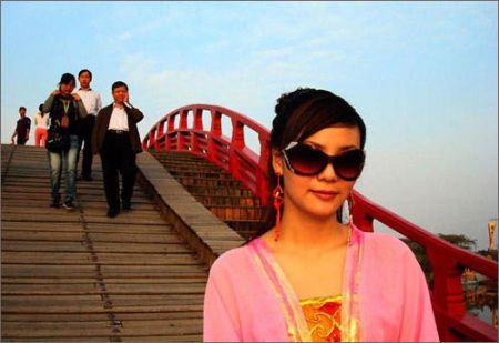 透视装美女征婚现场