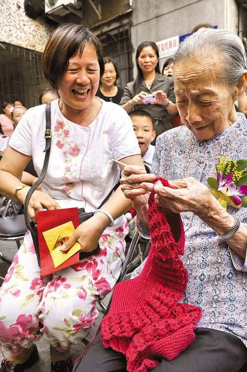 和谐家庭<em>孝儿孝女</em>_滚动新闻_新闻_腾讯网