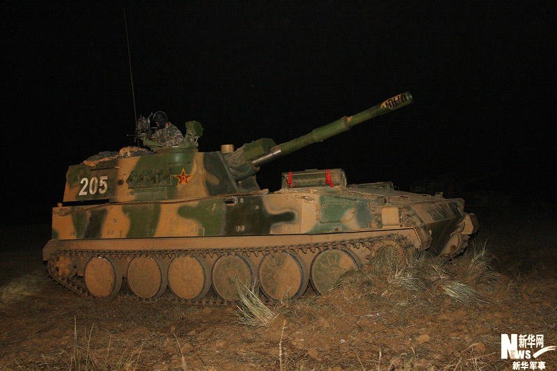 组图: 前锋2009A 出现 外军 观摩夜间演练_军事