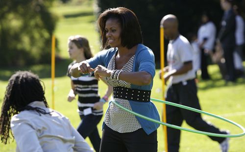 美国第一夫人白宫转呼啦圈_滚动新闻