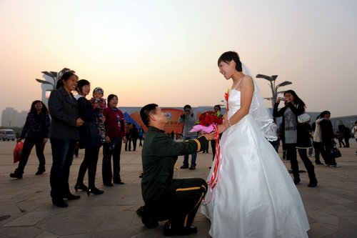 北京国庆安保武警新人集体大婚