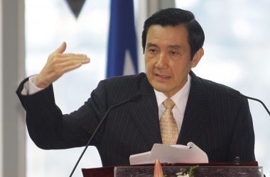 学者:马英九勿做美国儿皇帝 做好中国人_军事