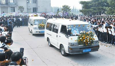 湖北荆州将建雕塑纪念3名舍己救人大学生(图) - gxw2578535 - gxw2578535的博客 湖北荆州将建雕塑纪念3名舍己救人大学生(图) - gxw2578535 - gxw2578535的博客