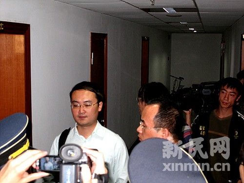 上海闵行钓鱼执法案车主张晖领回罚款_各地