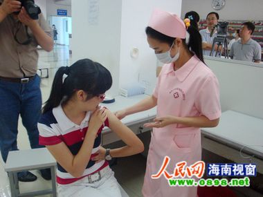海南省部分新闻工作者接种甲型H1N1流感疫苗