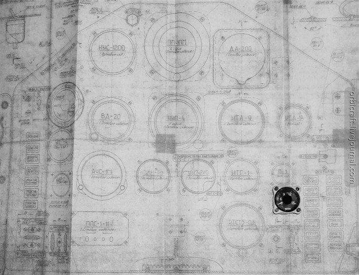 组图:俄罗斯美少女修复太空战斗机_军事图片