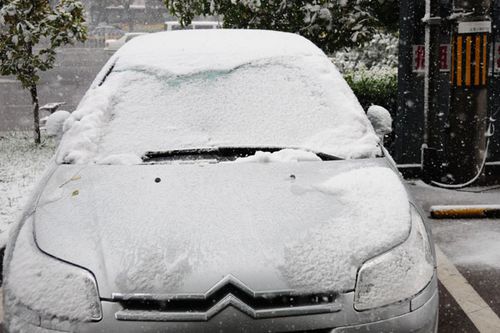 京城迎来今年第一场降雪 城区气温骤降(图)