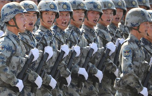2009年国庆阅兵空降兵方队穿着新式空降迷彩