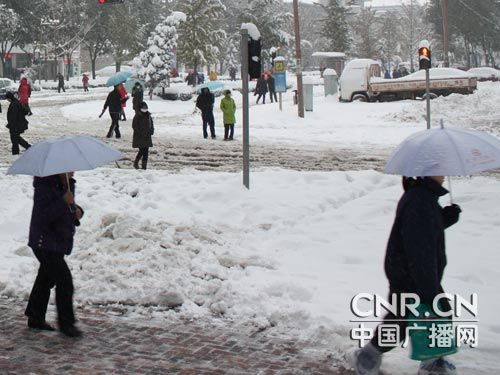 石家庄遭遇最大降雪,市内交通瘫痪
