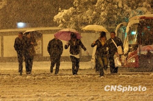 北方数省份遭暴雪袭击 38人死亡百余万人受灾
