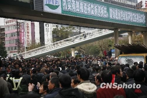 11��21�����磬��������������ҵ�����������������г����ڲ�Ǩ������ǧ�̻��Ͻֶ�·�¼���ͼΪ�ۼ����̻��������л�����·һ�����¾ۼ���������ͨ����̱���� �����緢 ��Ƚ�� ��