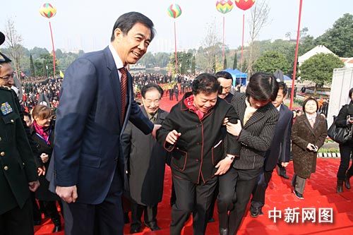 组图:<em>聂荣臻</em>故里隆重纪念元帅诞辰110周年_各