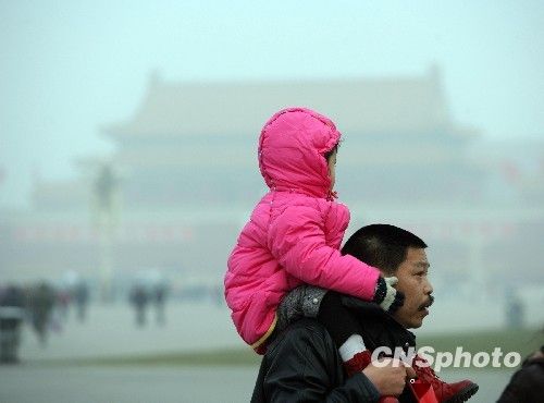 我国遇入冬最大范围大雾袭击 16省区大雾笼罩