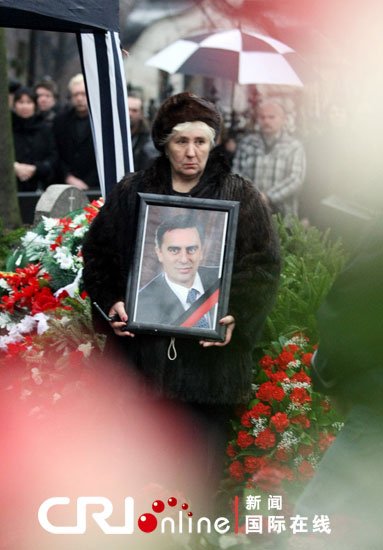 俄举行列车脱轨事件遇难高官悼念仪式(图)_图