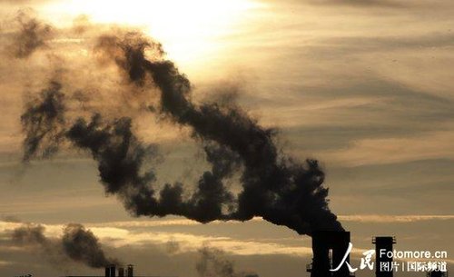 2009年12月5日,意大利,faenza:工厂排放的废气.