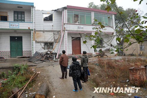 湖南衡山县发生地质塌陷事故(组图)