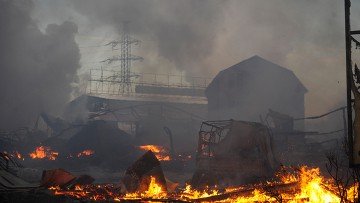 俄罗斯市场发生特大火灾 疑人为纵火(图)
