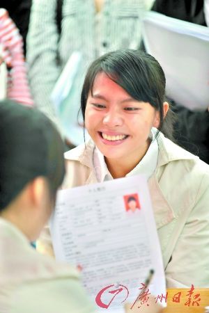 火爆的招聘现场：4200个岗位&ldquo;抢&rdquo;1800毕业生