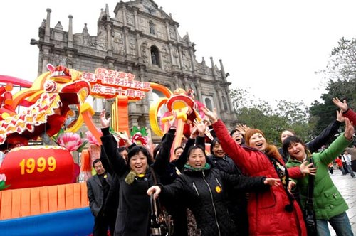 组图:澳门人喜迎回归十周年