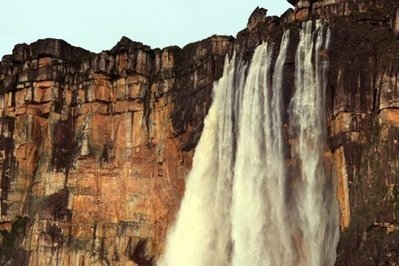 委内瑞拉总统拟为世界上落差最大瀑布改名