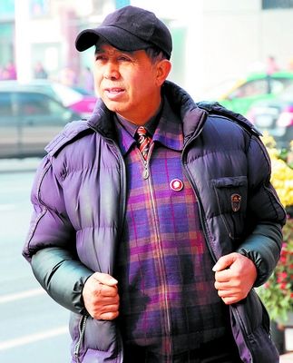 毛主席像章一戴43年