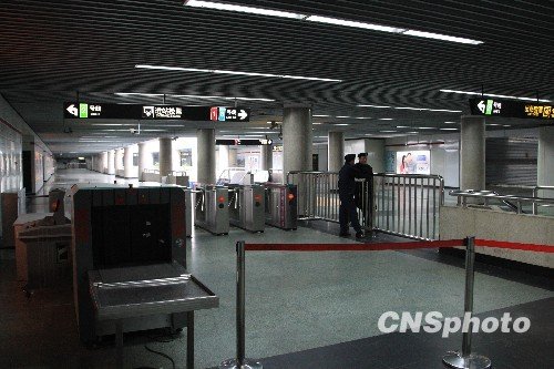 组图:上海地铁两车侧面碰撞事故瞬间_新闻_腾讯网