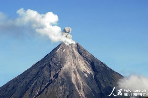 提示:16日,菲律宾内最活跃的火山之一马荣火山新观测到5次喷发活动