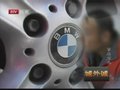 视频：宝马男谎称车窗被砸 敲诈他人钱财