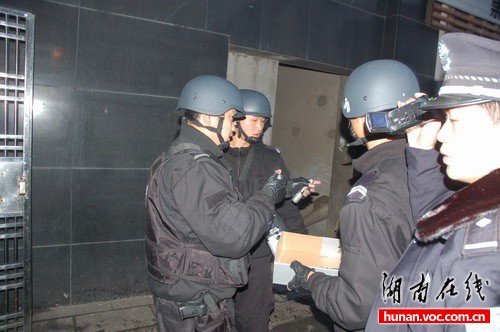 长沙发生入室抢劫案 据称嫌疑人系两持枪男子