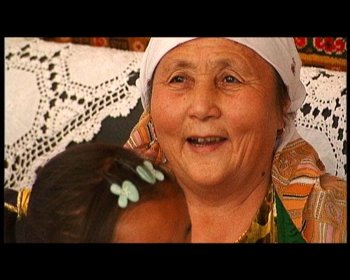 阿尼帕妈妈的幸福生活:一口团圆锅4个民族1