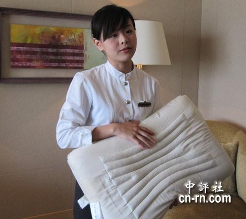 台湾酒店<em>美女贴身</em>小<em>管家</em>赞陈云林夫妇人很好_