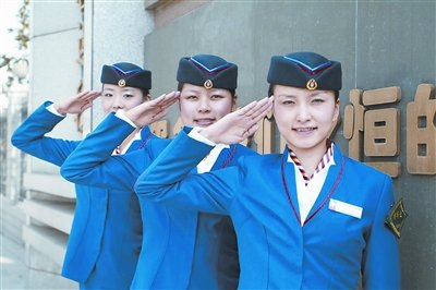 武广高铁列车今日9时开通运营(组图)
