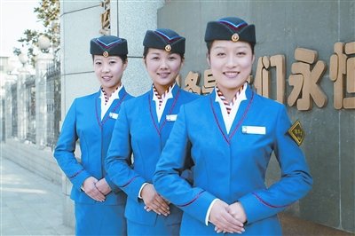 武广高铁列车今日9时开通运营(组图)